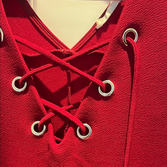 Chic Lace-Up Mini Dress in Red - Picture 4 of 4